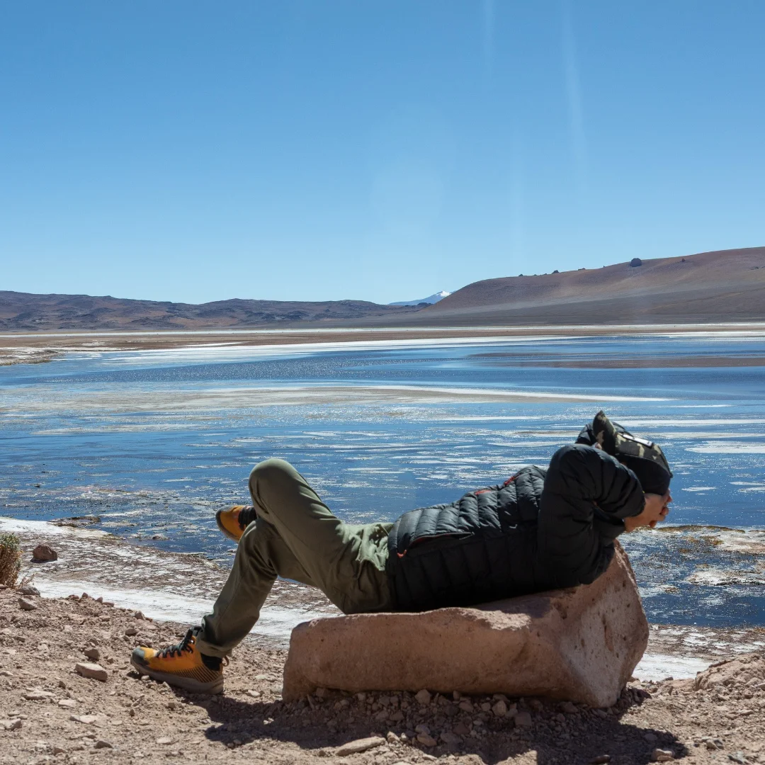 Ruta de los salares - persona descansando