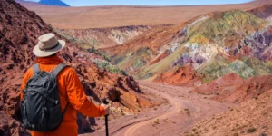 Valle del Arcoíris en Atacama con cerros multicolores